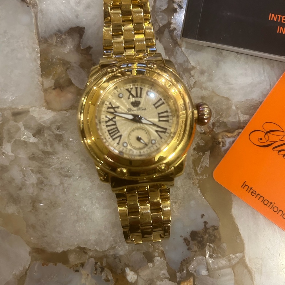 Stunning Glam Rock Ladies Gold Watch.
Excellent condition, no scratches!